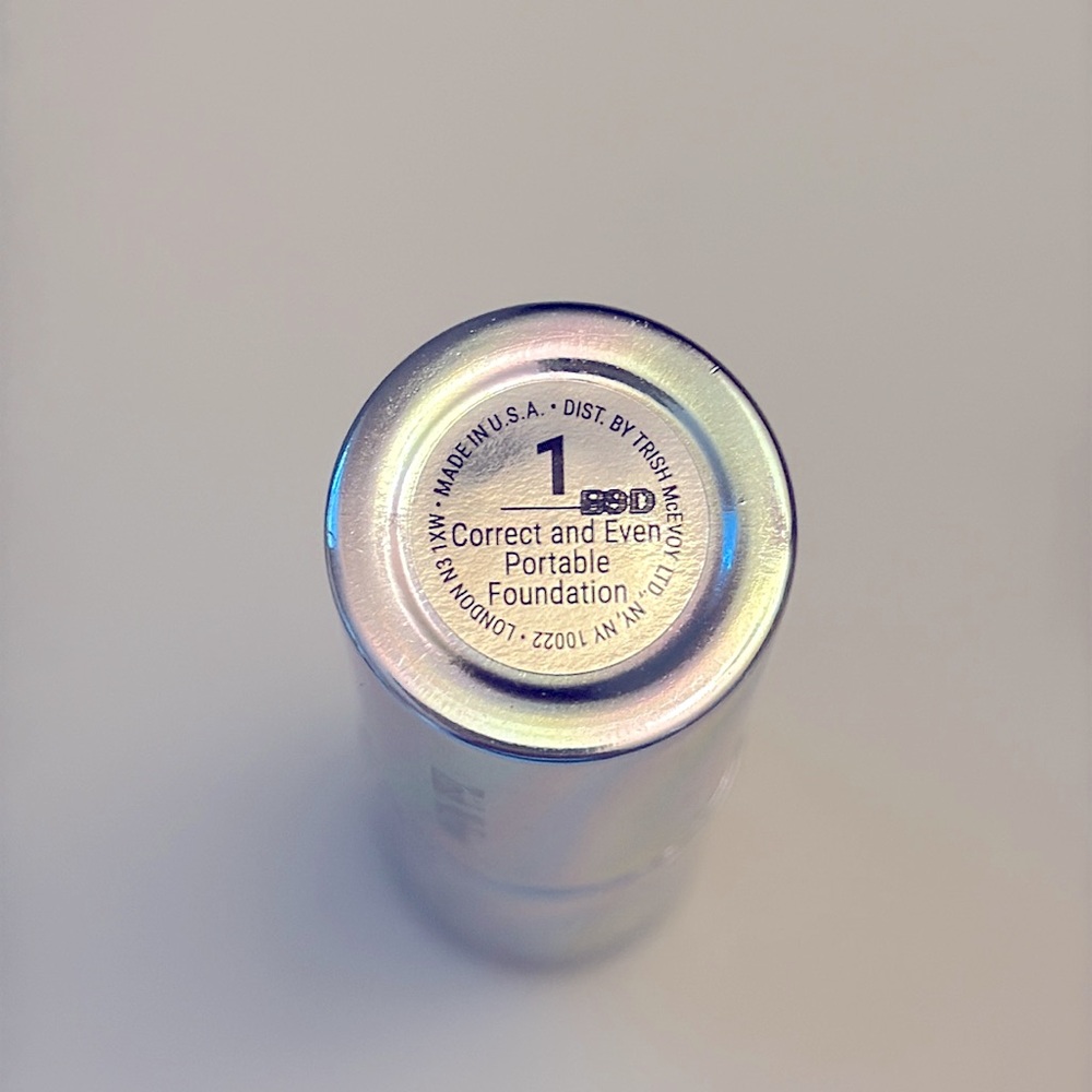 TRISH MCEVOY • Correct and Even Portable Foundation 1 - Picture 4 of 5